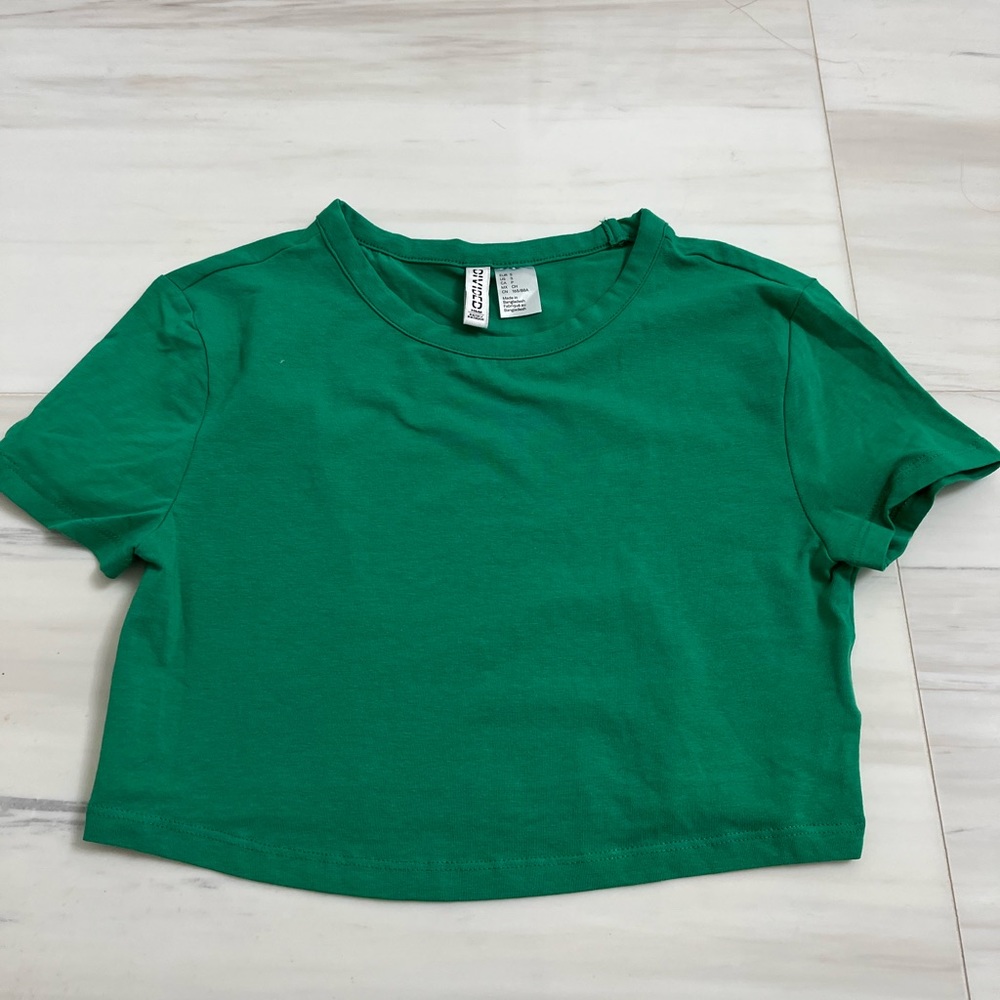 H&M Divided Cropped Green Crew Neck Tee Shirt St Patricks Day
